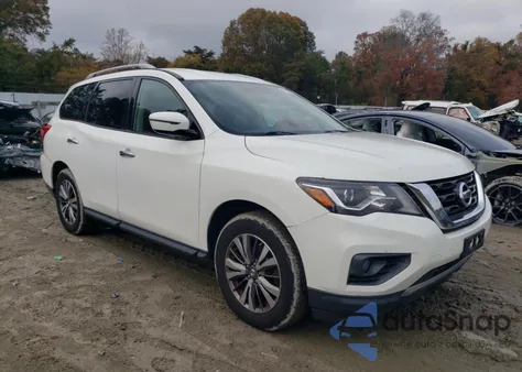 2018 Nissan Pathfinder S z USA, uszkodzony, nr VIN 5N1DR2MM4JC663177